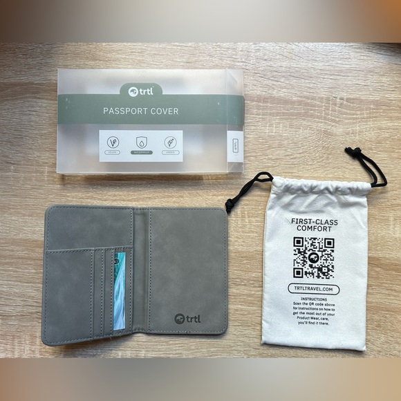 NIB Trtl Grey Vegan Leather Passport Cover - Picture 5 of 5